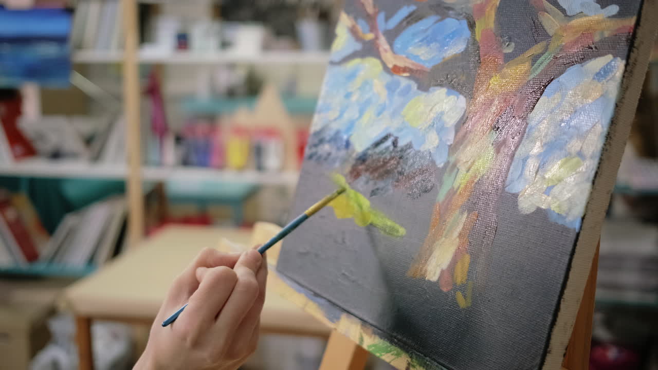 그림 을 그리고 있는 나무