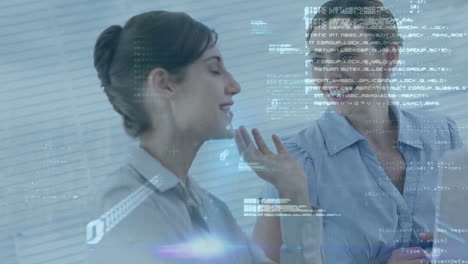 animación del procesamiento de datos sobre diversas personas de negocios que usan auriculares telefónicos
