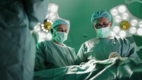 surgeons performing an operation in the operating room