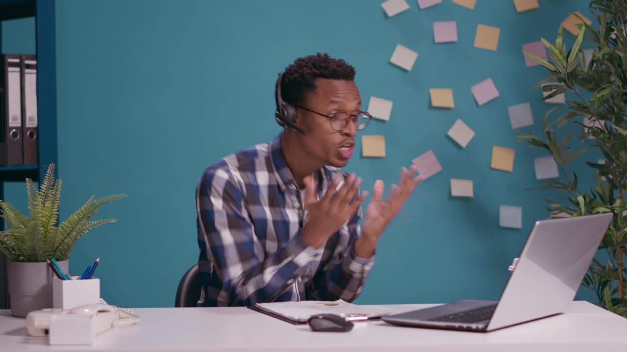 Call center operator fighting and yelling at customer on phone line