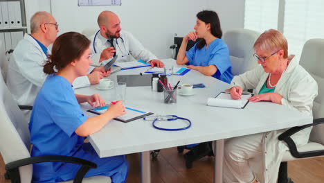 team of doctors trying to find health solution