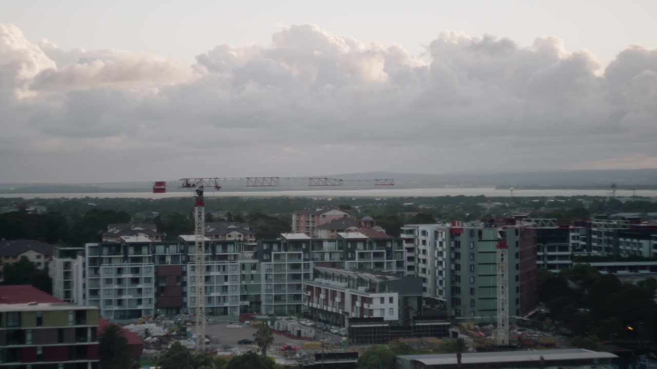 숲 한가운데 공사장