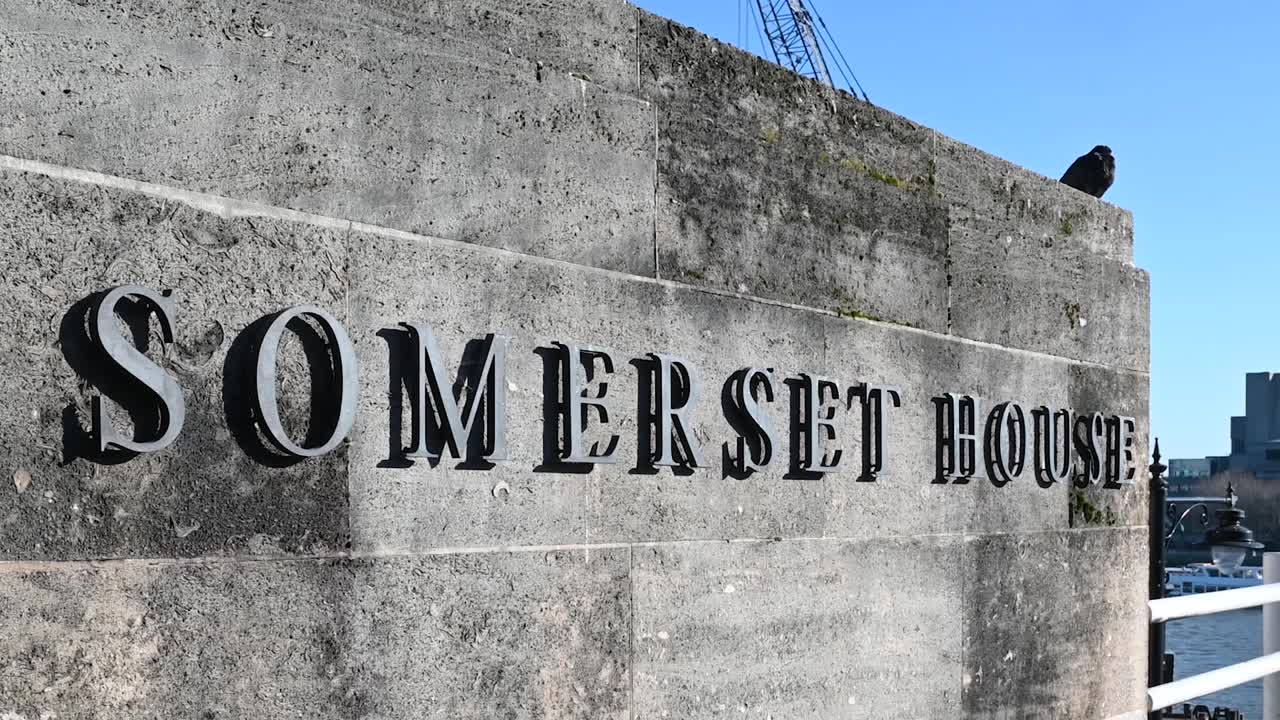 워털루 다리와 템스, 런던, 영국 옆에 있는 아름다운 서머셋 하우스