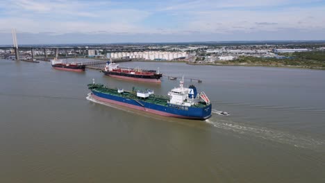 puerto del puerto del astillero para buques industriales en el reino unido, antena