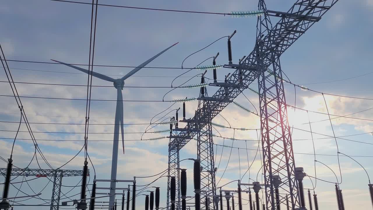 el desconectador, el interruptor, los transformadores de corriente y voltaje en un sistema de conmutación de 154 kv con turbina eólica.