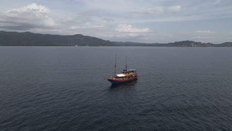 Tourist-Boat-Floating-In-The-Middle-Of-The-Sea-In-Bali-Indonesia-On-A-Cloudy-Day