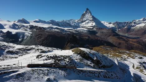 Tren-De-Matterhorn-Gornergrat-Camino-Al-Pico-De-La-Montaña-Alta---Gornergrat,-Suiza