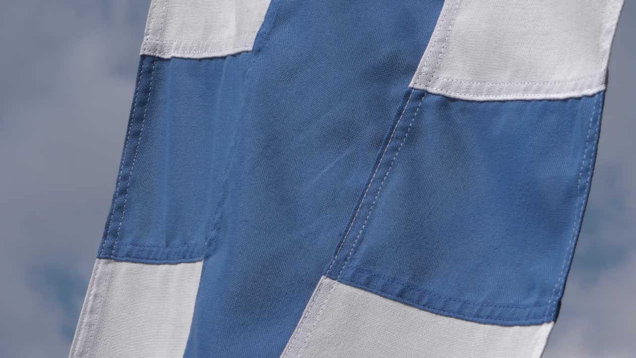 bandera de finlandia en cámara lenta de cerca, lista para la clasificación de colores