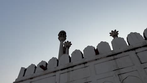 the various palaces inside the red fort and their craftsmanship.