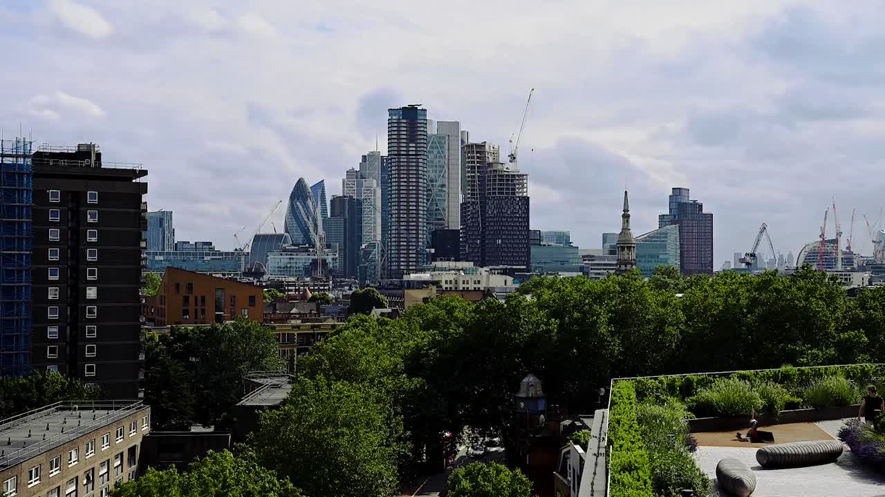 Time-Lapse shot from Hoxton into the City of London