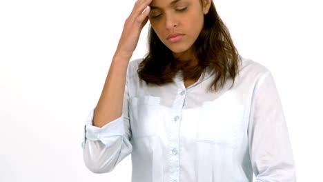 mujer casual con dolor de cabeza