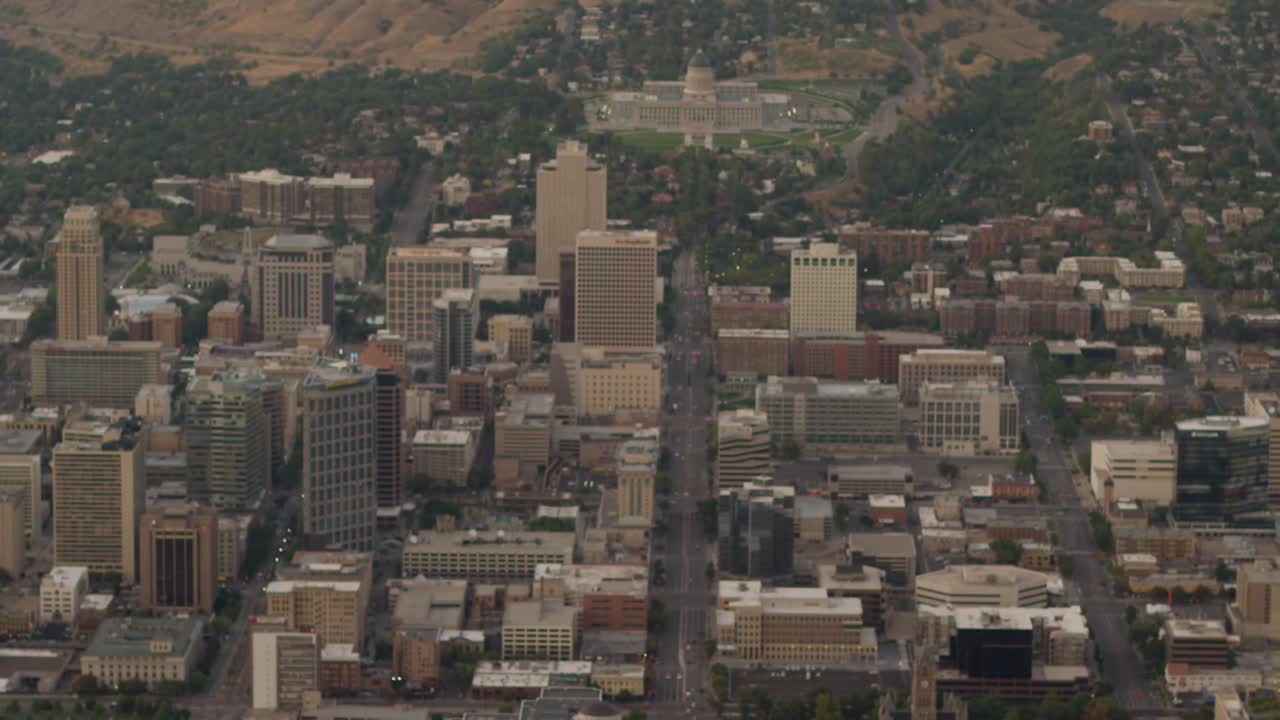 imágenes aéreas del centro de salt lake city, calle estatal, edificio del capitolio de utah