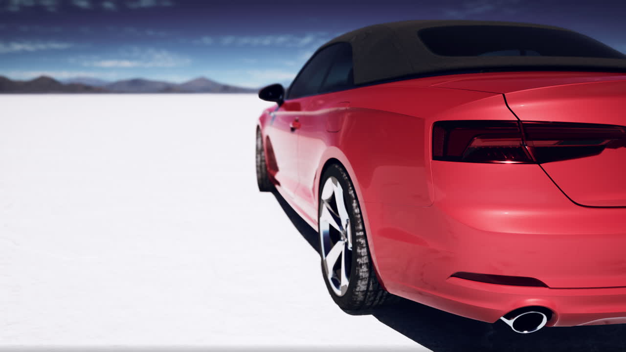 사막 풍경에서 빨간 카버 자동차