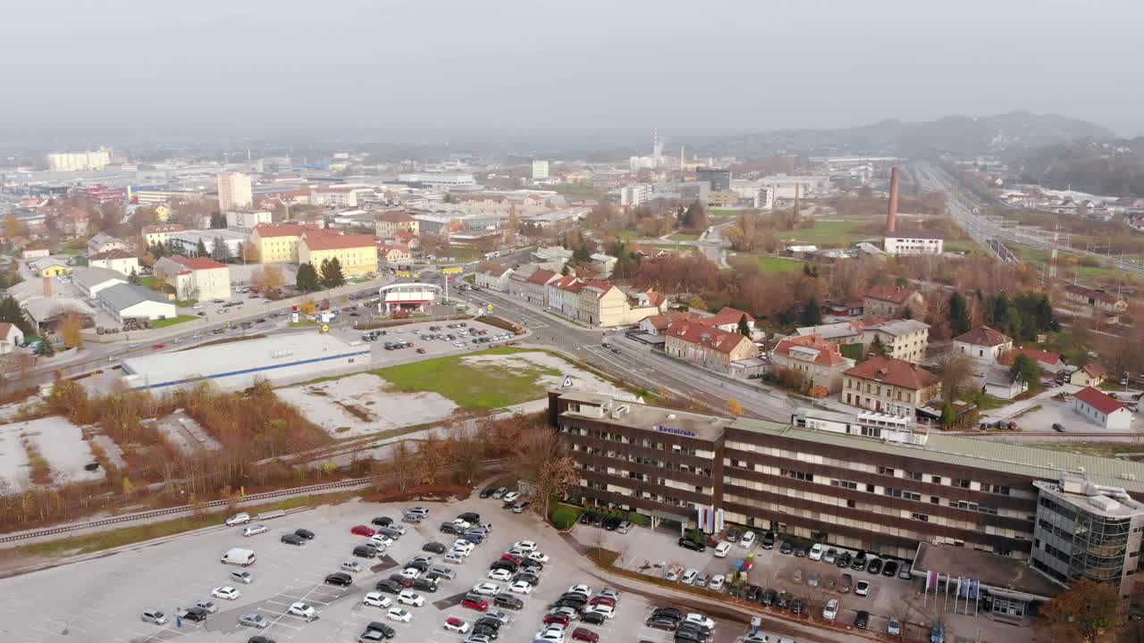 Asuinrakennuskokonaisuuden infrastruktuuri Celjessä, Sloveniassa – ilmakuva