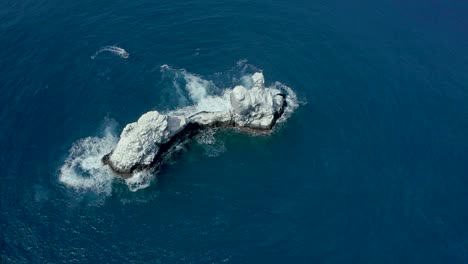 Roca-Partida-Split-Rock-At-Revillagigedo-Islands,-Mexico