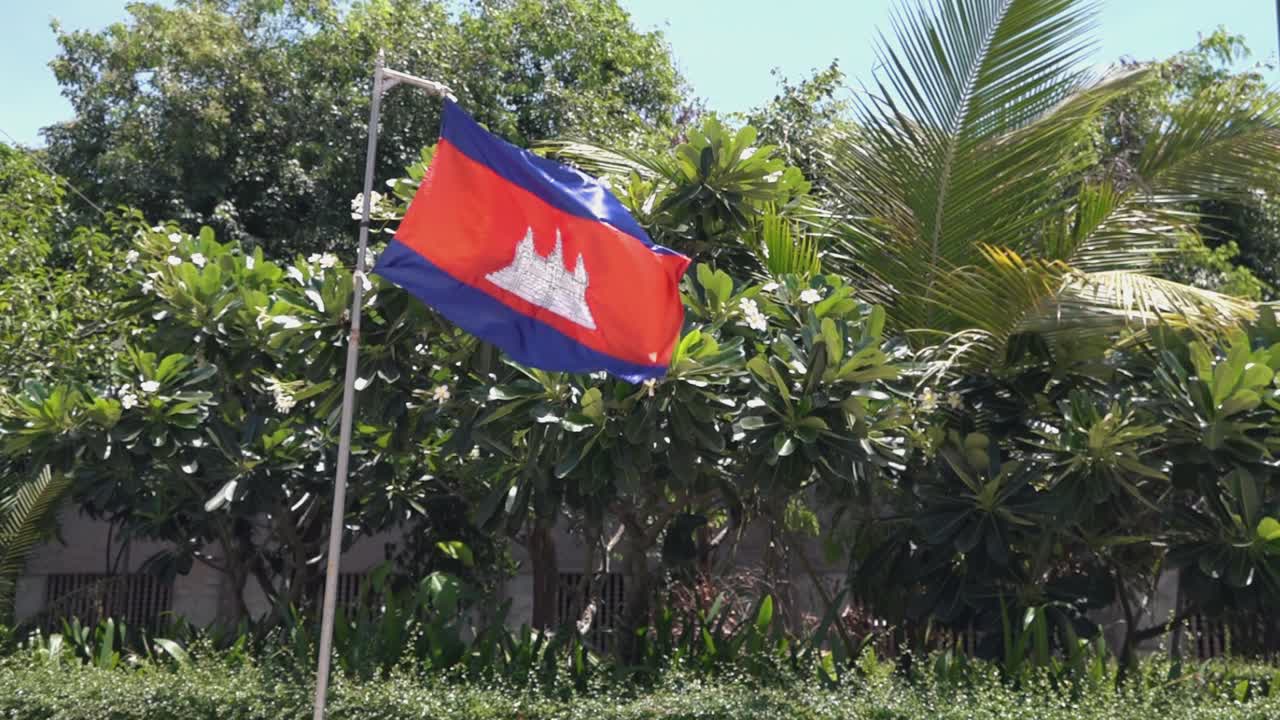 바람에 펄럭이는 슬로우 모션 플래그