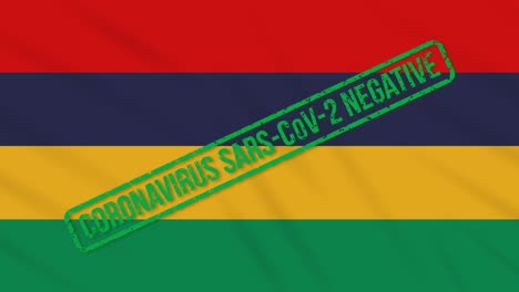 mauricio balanceando la bandera con el sello verde de la libertad del coronavirus, bucle