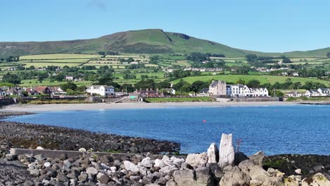 Ballygally-En-La-Carretera-De-La-Costa-De-Antrim-En-Irlanda-Del-Norte