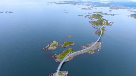 Imágenes-Aéreas-De-La-Carretera-Del-Océano-Atlántico-Noruega