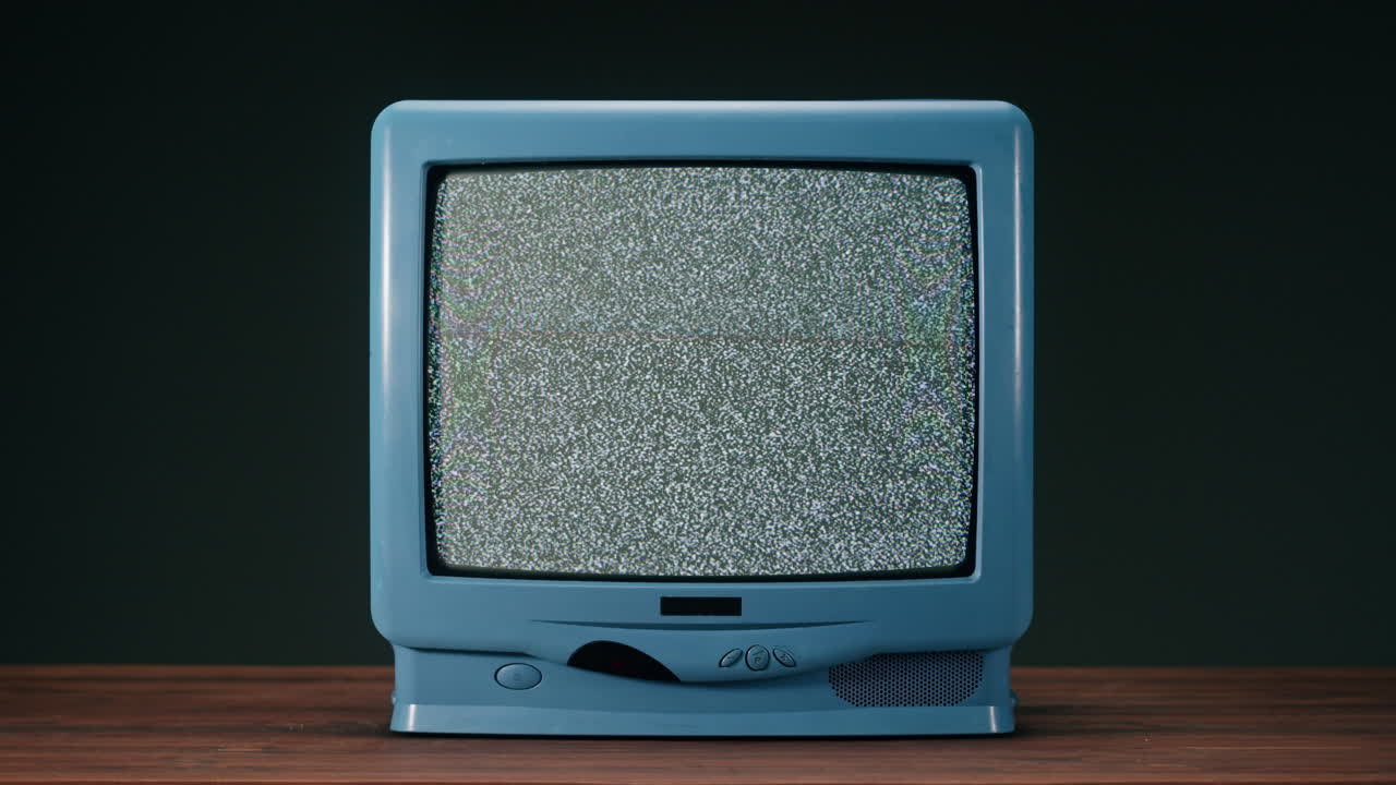 Una vecchia televisione statica