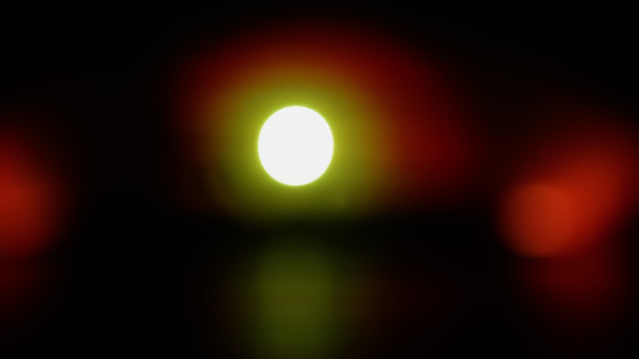 fondo de bombillas de luz de brillo rojo, deslumbramiento de bokeh, espacio de copia. luz festiva. haz de reflectores