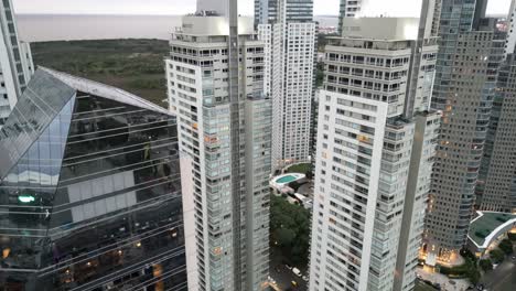 drone view, buenos aires ajetreado paisaje urbano y horizonte, argentina