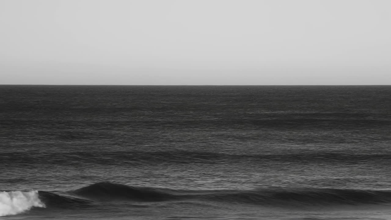 Monochrome Ocean Horizon With Gentle Waves, Distant Swell Rolling Toward Empty Shore, Soft Foam Textures