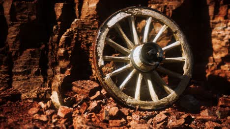 Rueda-De-Carreta-De-Madera-Antigua-Sobre-Rocas-De-Piedra