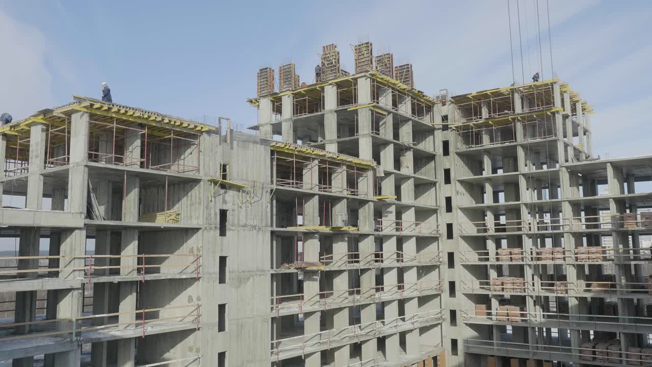 construcción de un edificio residencial de varios pisos