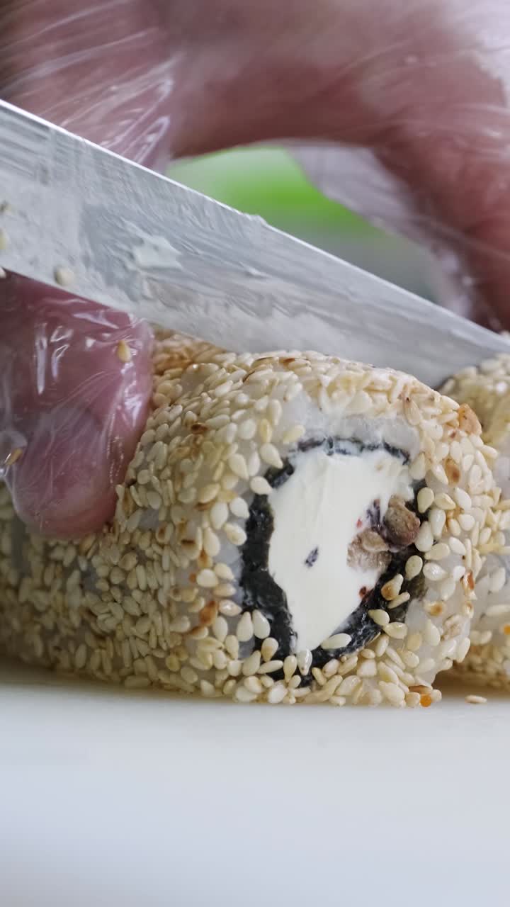 preparación del rollo de sushi