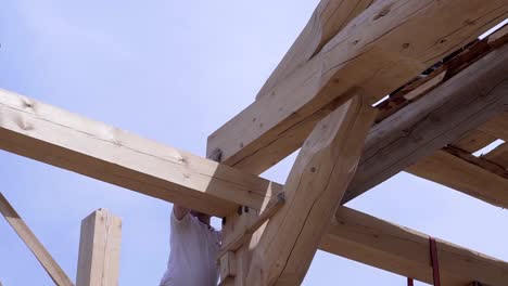 construcción de marcos de madera en curso
