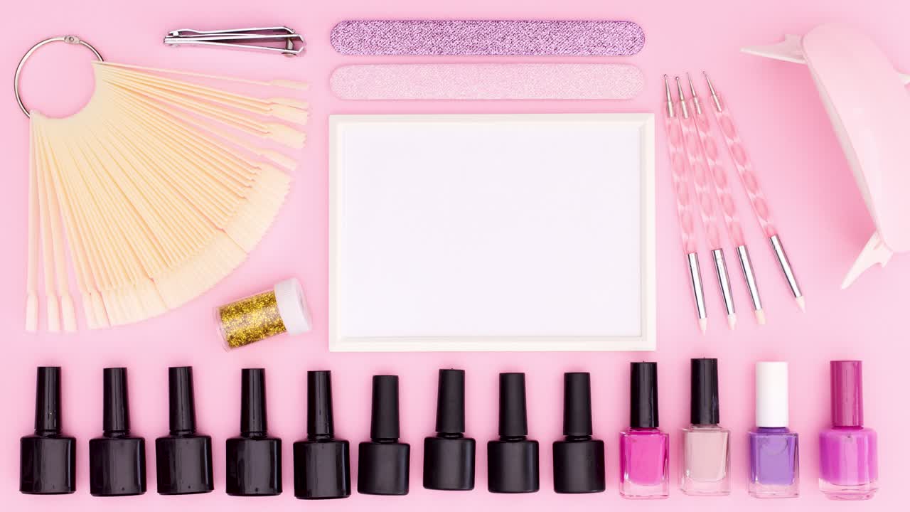 ネイルマニキュア アクセサリー 白いフレームをピンクのテーマで動かす