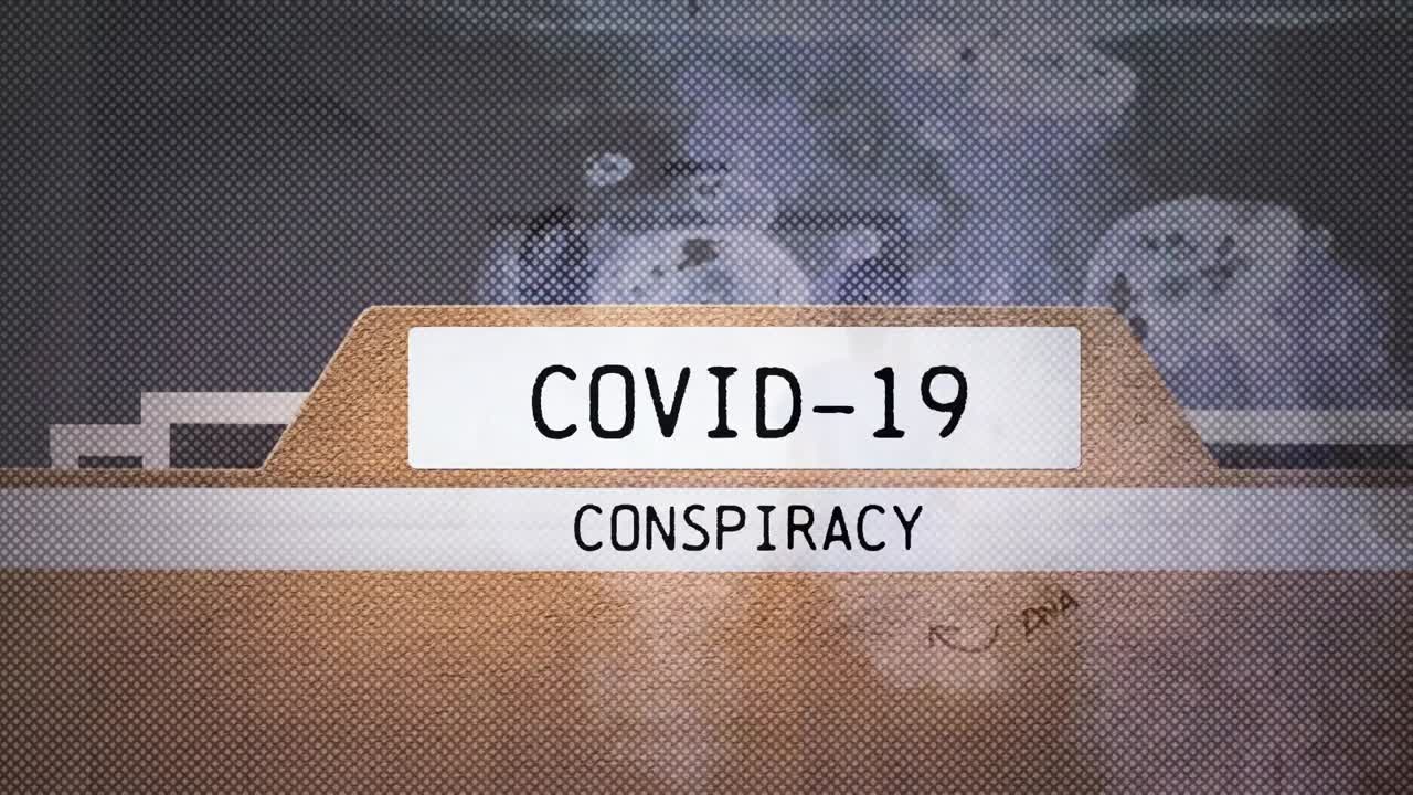 여성 의사와 의료 종사자가 병원 복도에서 달리는 코비드-19 음모 텍스트 배너