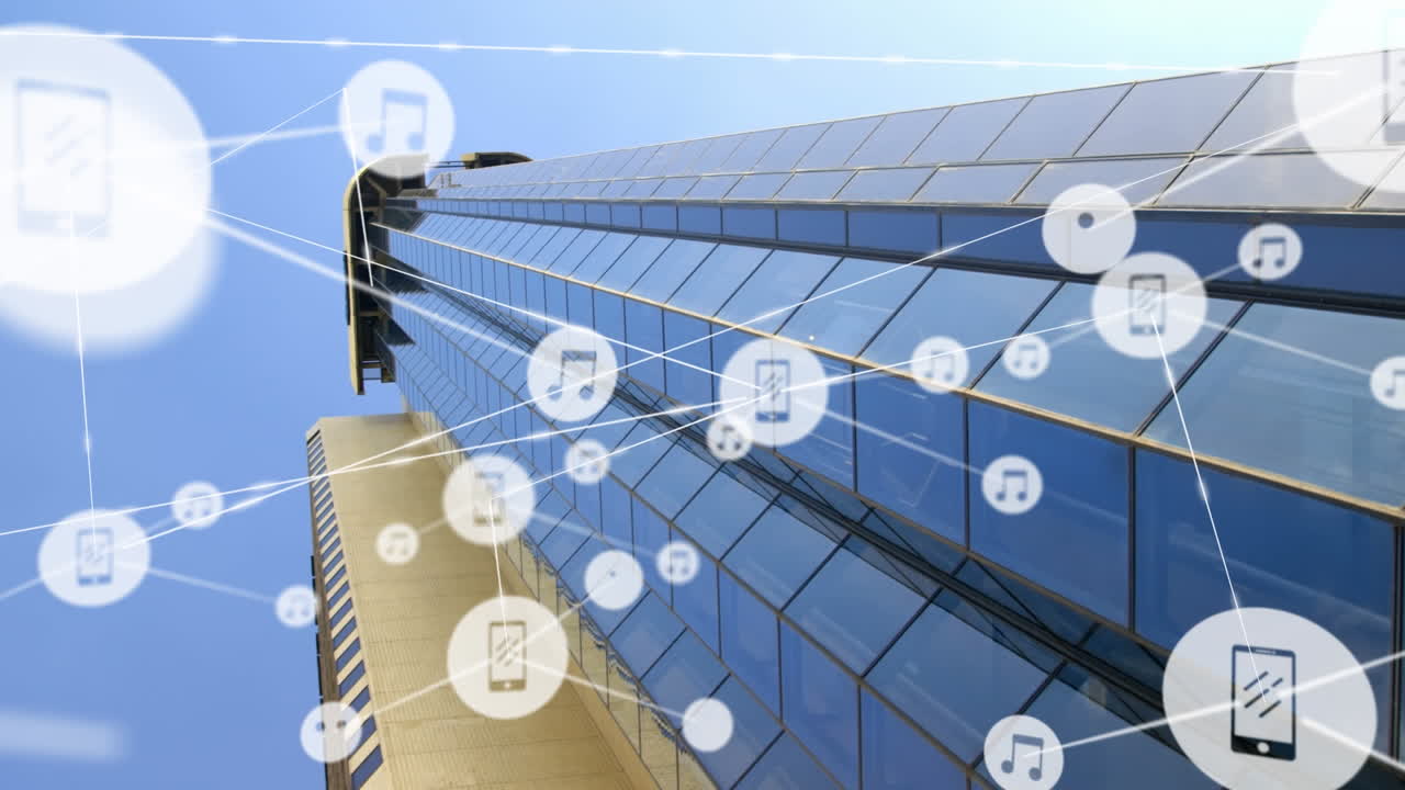 현대적인 사무실 건물 위의 아이콘과 연결 네트워크의 애니메이션