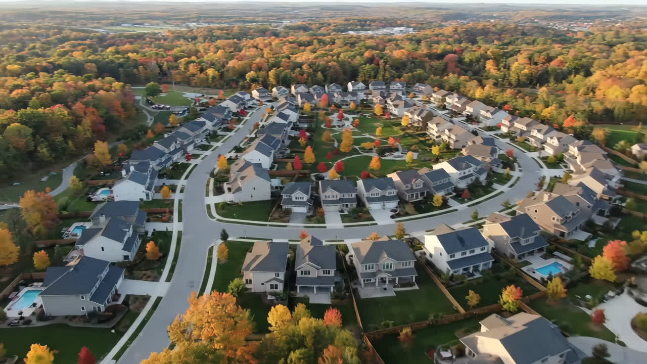 Vista aerea di un quartiere suburbano in autunno