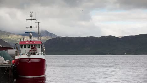 norway waiting boat 01