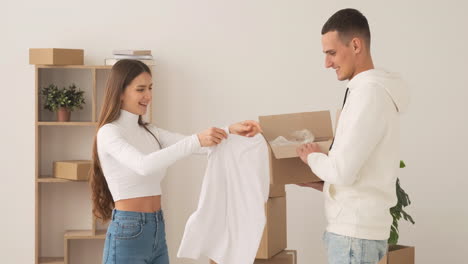 Happy-Couple-Unboxing-In-The-New-House-1