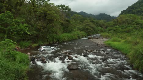 car suv 4x4 crosses wild deep river to the other side, costa rica