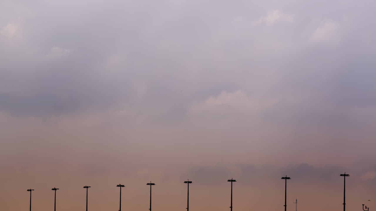 해가 지면 해가 뜨면 이륙하는 비행기