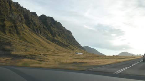 Vistas-Del-Viaje-Por-Carretera-En-Islandia