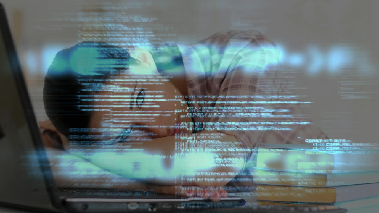 animación de procesamiento de datos sobre una estudiante durmiendo en un escritorio desde casa