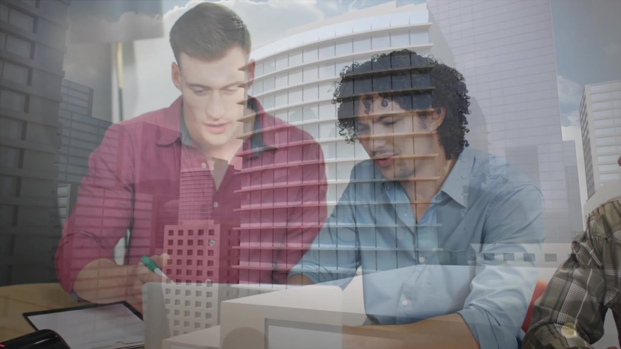 Lavoro in un ufficio moderno con persone d'affari felici e diverse che discutono di lavoro durante una riunione