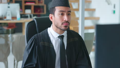 Computer,-research-or-Muslim-lawyer-typing