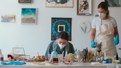 creative workshop: resin art with dried flowers