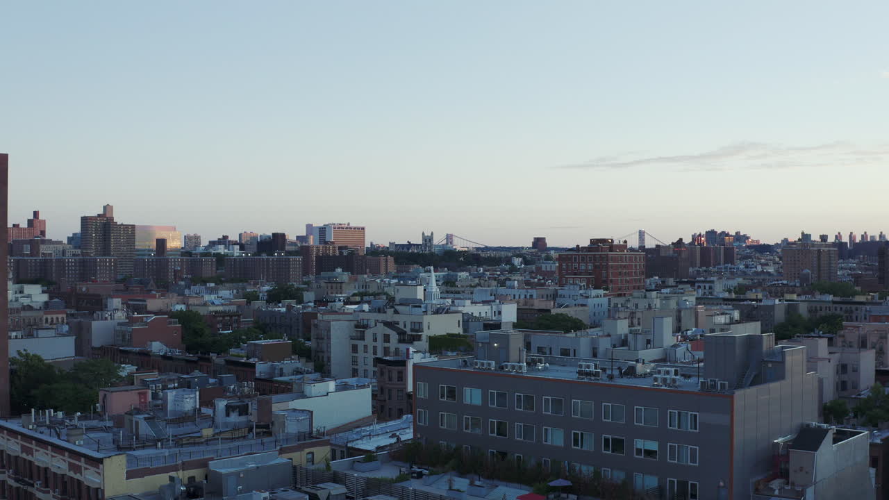 Aamunkoiton ilmakuva Harlemin kaupunginosasta New Yorkissa.