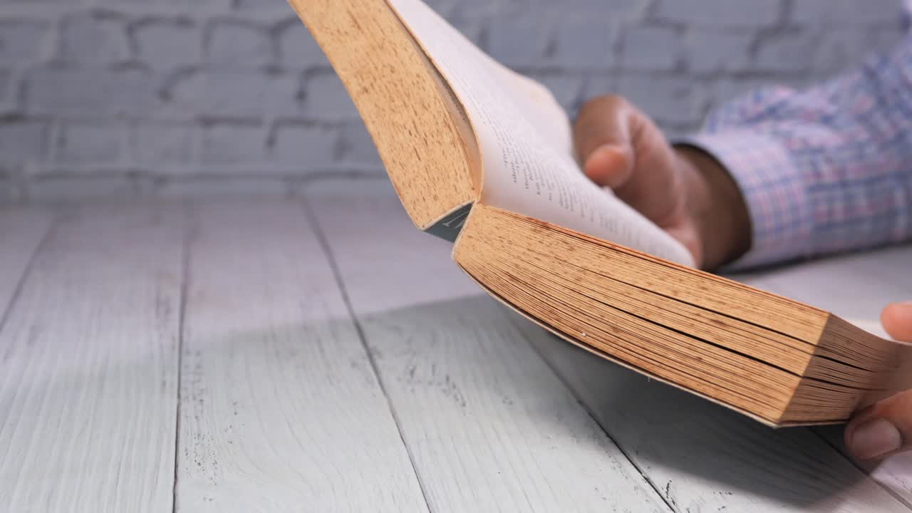 책을 읽는 사람