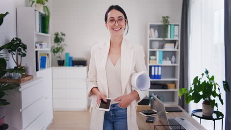 retrato de una mujer de negocios feliz y confiada