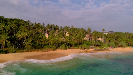 Vogelperspektive-Auf-Einen-Wunderschönen-Strand-In-Sri-Lanka