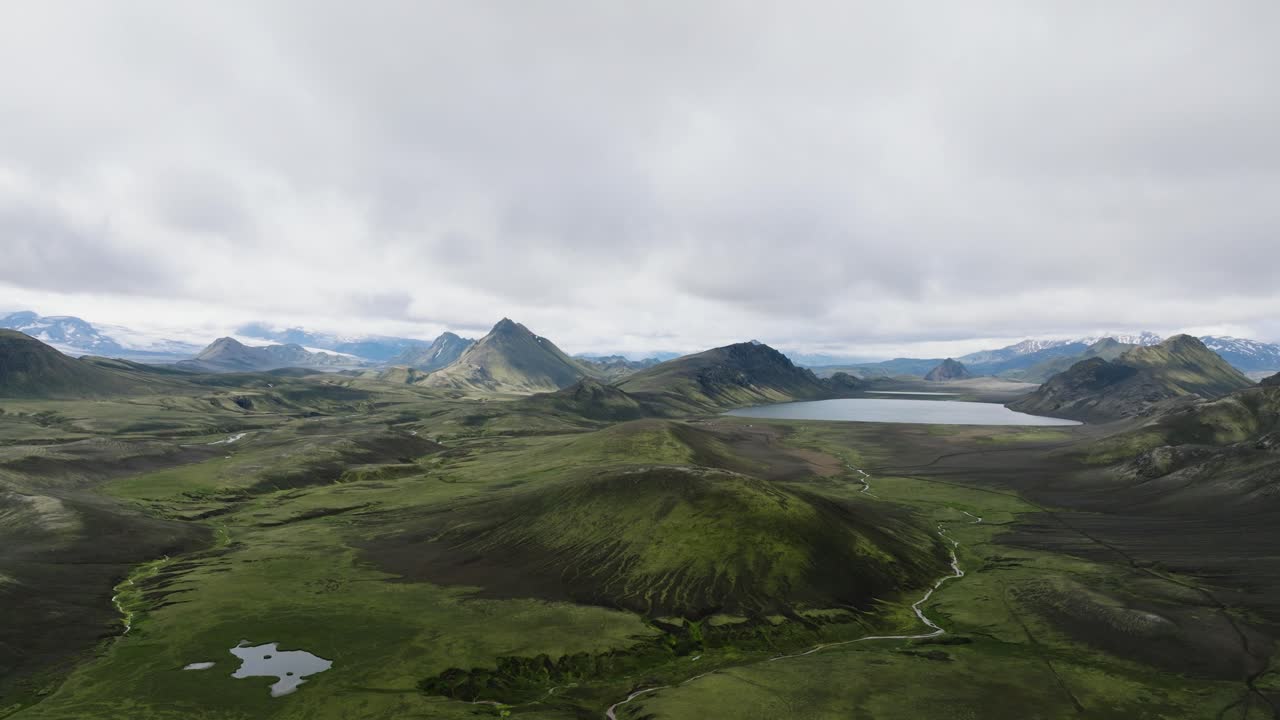 Laugavegur-vaellusreitti, Álftavatn-järvi, laskeva osuus 3, Islanti.
