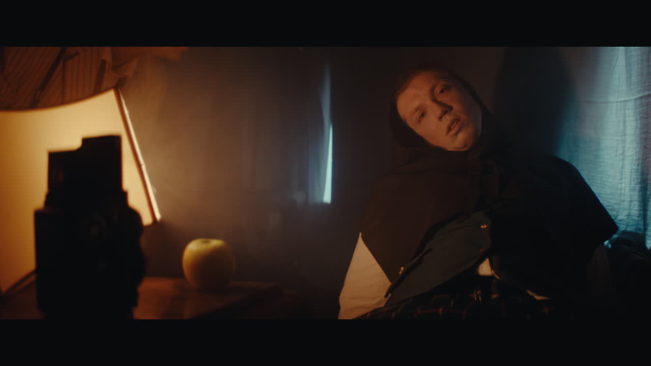 A  dead man inside the gypsy circus cart